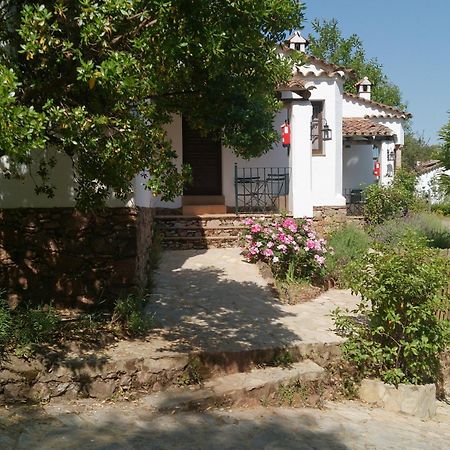 Finca Valbono Apartamentos Rurales Y Hotel Aracena Luaran gambar