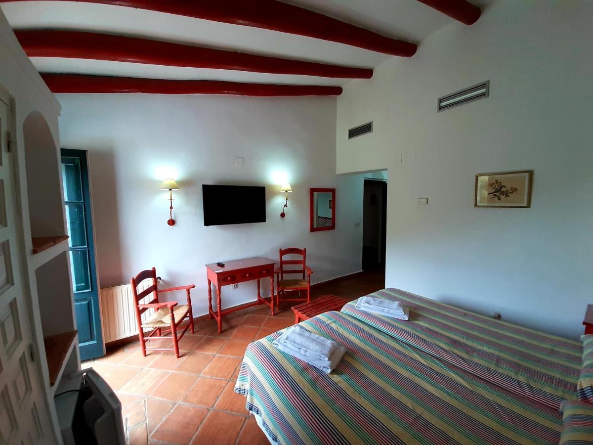 Finca Valbono Apartamentos Rurales Y Hotel Aracena Luaran gambar