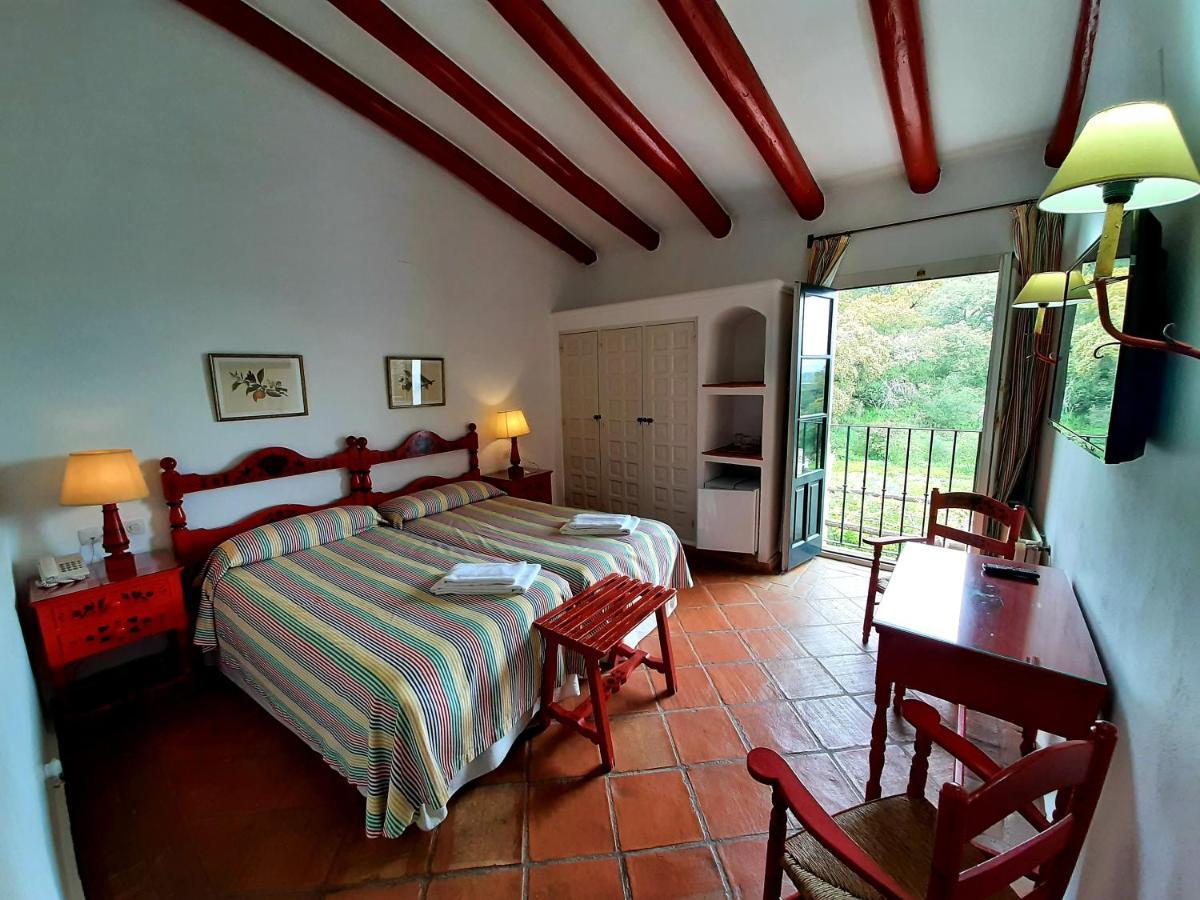 Finca Valbono Apartamentos Rurales Y Hotel Aracena Luaran gambar