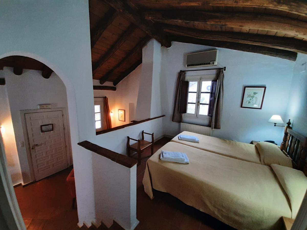 Finca Valbono Apartamentos Rurales Y Hotel Aracena Luaran gambar