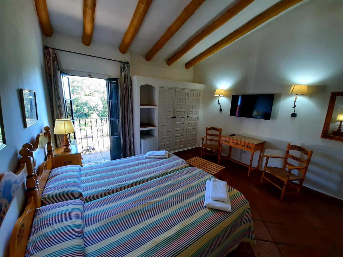 Finca Valbono Apartamentos Rurales Y Hotel Aracena Luaran gambar