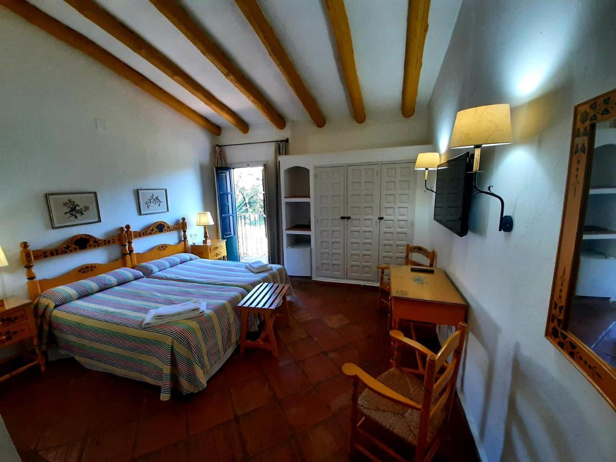 Finca Valbono Apartamentos Rurales Y Hotel Aracena Luaran gambar