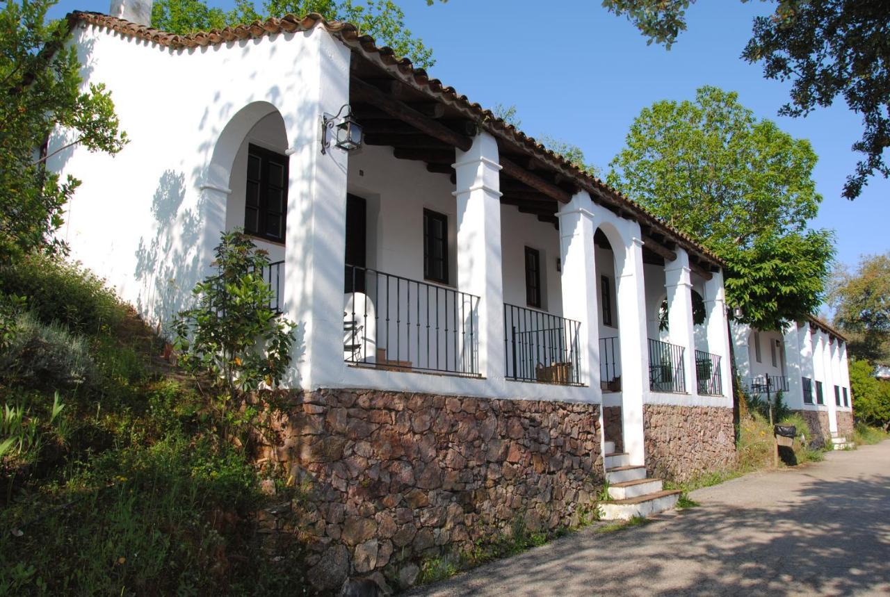 Finca Valbono Apartamentos Rurales Y Hotel Aracena Luaran gambar