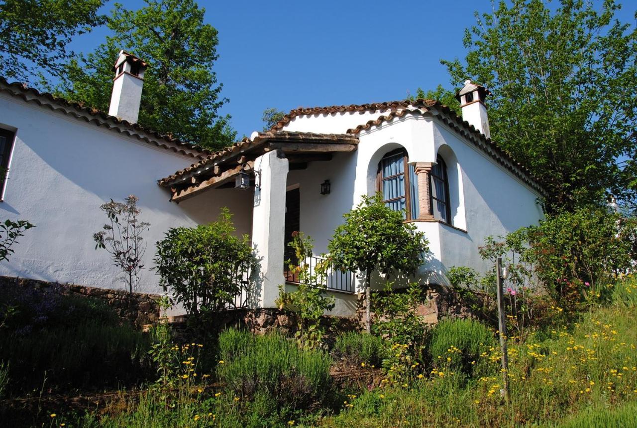 Finca Valbono Apartamentos Rurales Y Hotel Aracena Luaran gambar