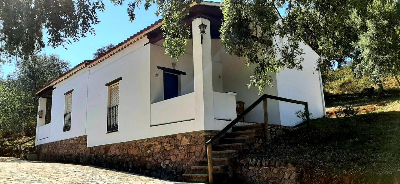 Finca Valbono Apartamentos Rurales Y Hotel Aracena Luaran gambar