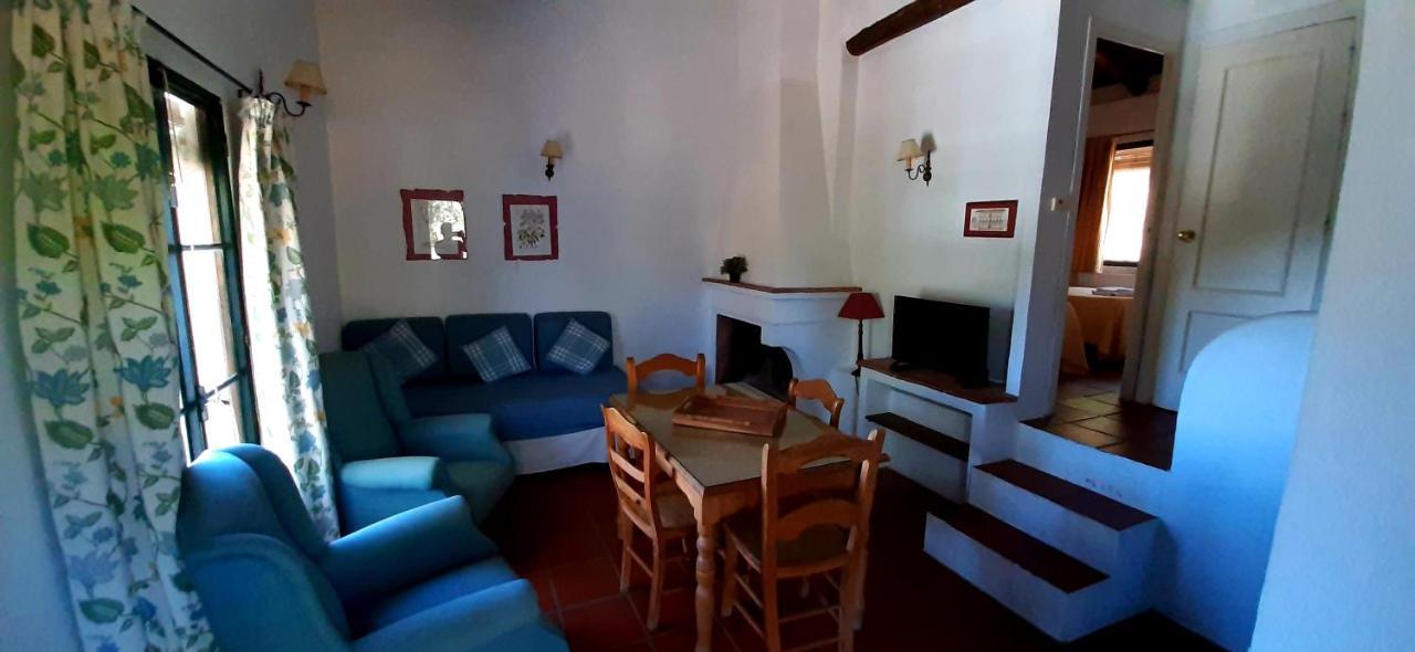 Finca Valbono Apartamentos Rurales Y Hotel Aracena Luaran gambar