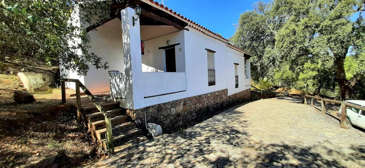 Finca Valbono Apartamentos Rurales Y Hotel Aracena Luaran gambar