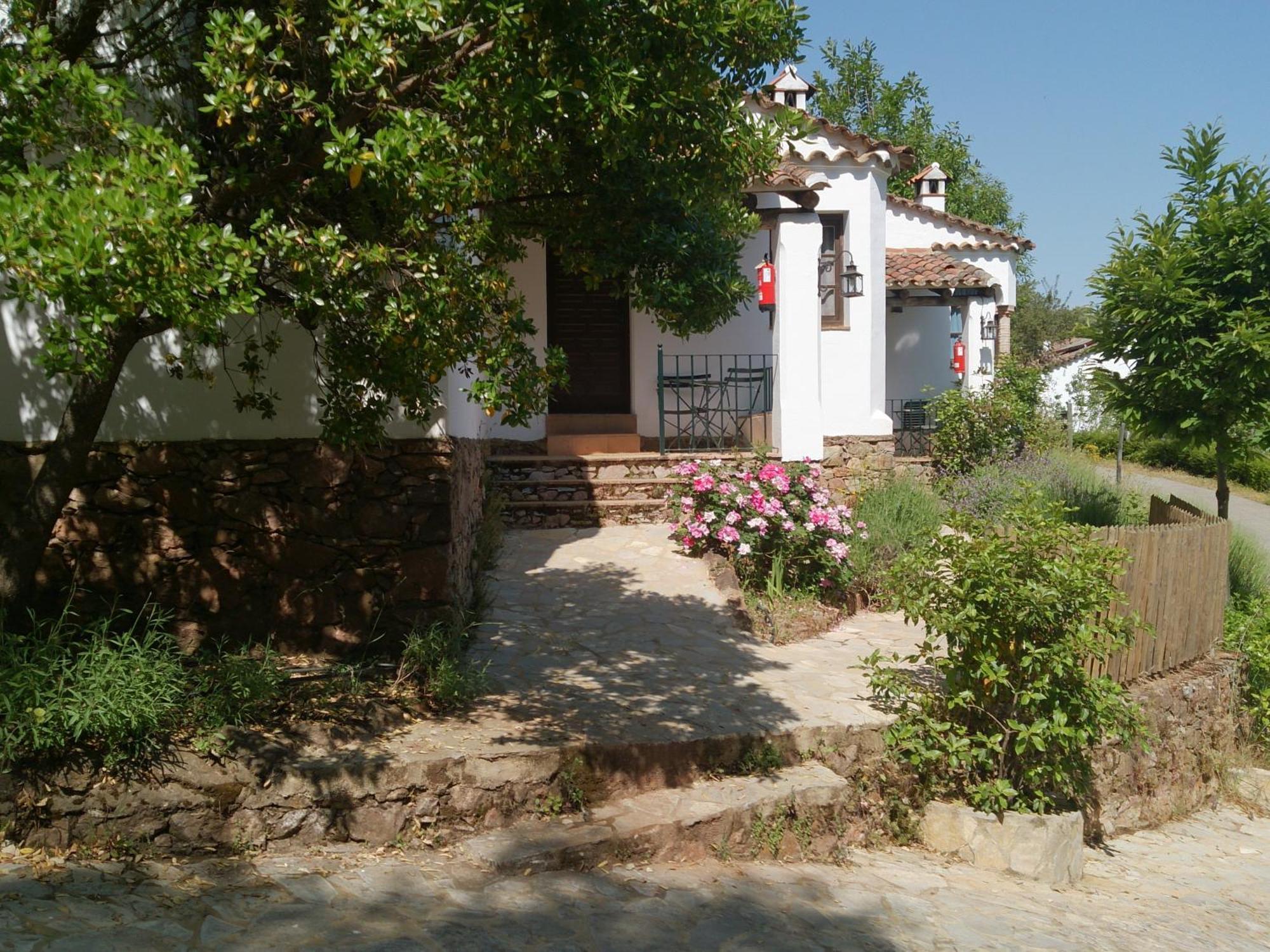 Finca Valbono Apartamentos Rurales Y Hotel Aracena Luaran gambar