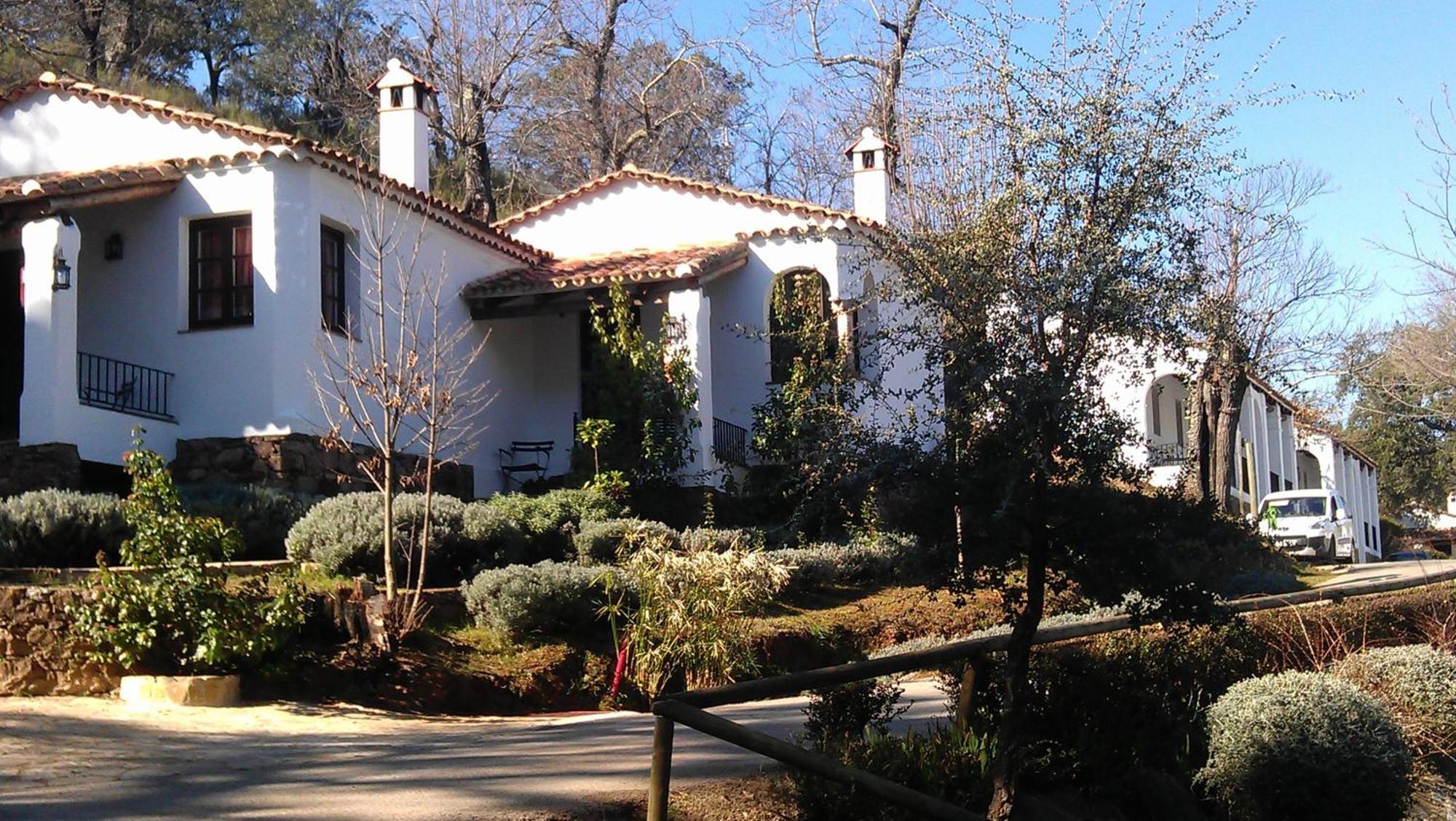 Finca Valbono Apartamentos Rurales Y Hotel Aracena Luaran gambar