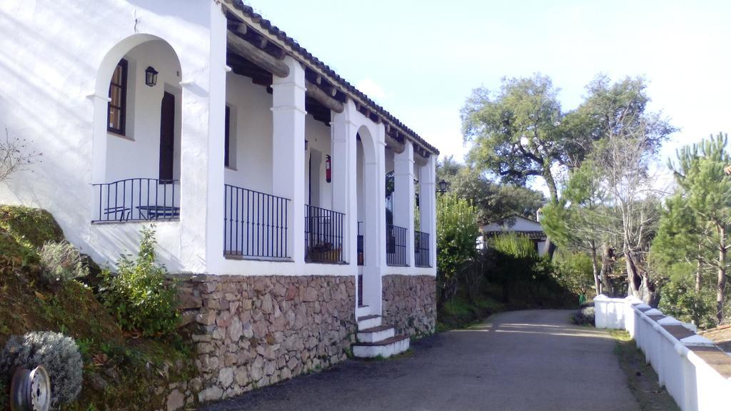 Finca Valbono Apartamentos Rurales Y Hotel Aracena Luaran gambar