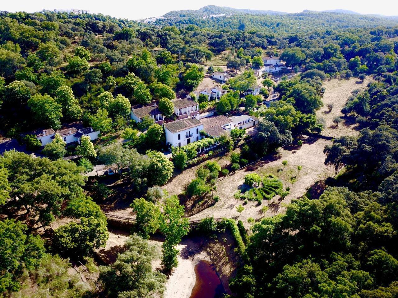 Finca Valbono Apartamentos Rurales Y Hotel Aracena Luaran gambar