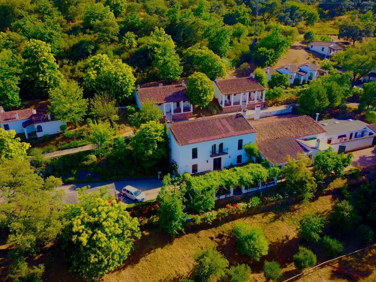 Finca Valbono Apartamentos Rurales Y Hotel Aracena Luaran gambar